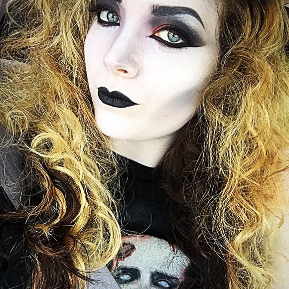 Meet your Posher, Lily - Picture 2 of 8